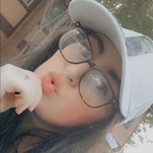 Meet your Posher, Chaya